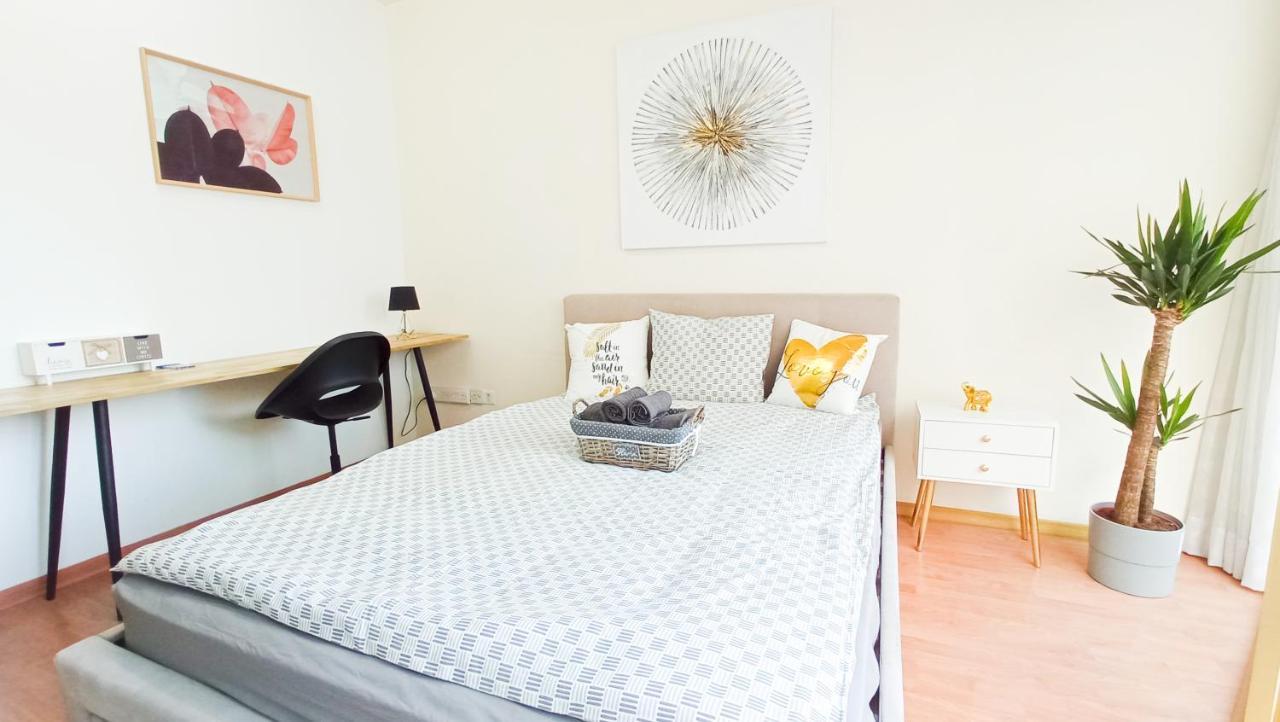 1A Beach & Business Apartment In The City Center! Larnaca Extérieur photo