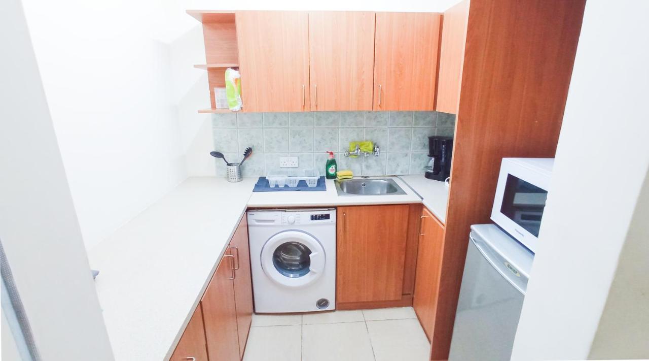 1A Beach & Business Apartment In The City Center! Larnaca Extérieur photo