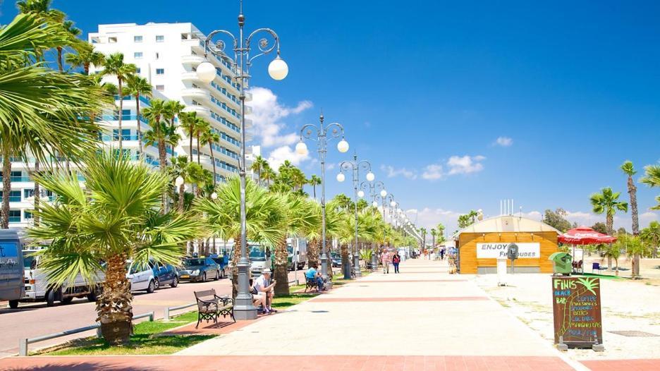 1A Beach & Business Apartment In The City Center! Larnaca Extérieur photo